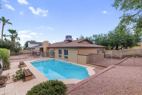 Exterior - 2338 E Yucca St, Phoenix, AZ 85028 photo 6 of 11