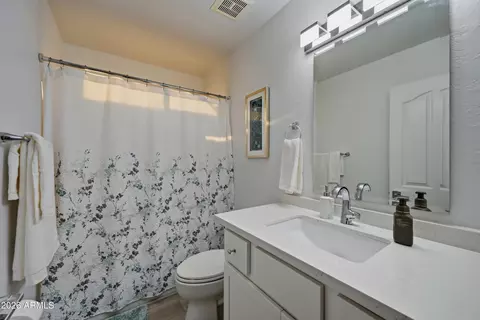 Bath - 4626 E Adobe Dr, Phoenix, AZ 85050 photo 4 of 4