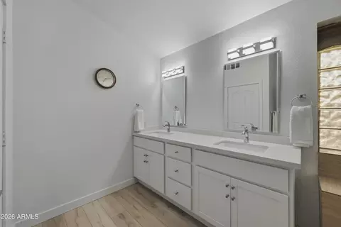 Bath - 4626 E Adobe Dr, Phoenix, AZ 85050 photo 3 of 4