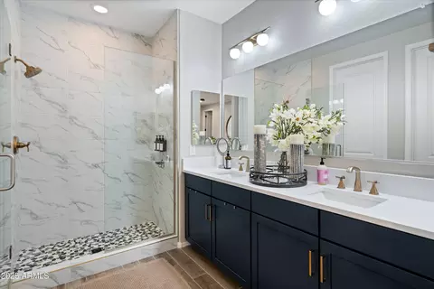 Bath - 618 E Piedmont Rd, Phoenix, AZ 85042 photo 1 of 4