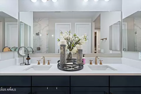 Bath - 618 E Piedmont Rd, Phoenix, AZ 85042 photo 2 of 4