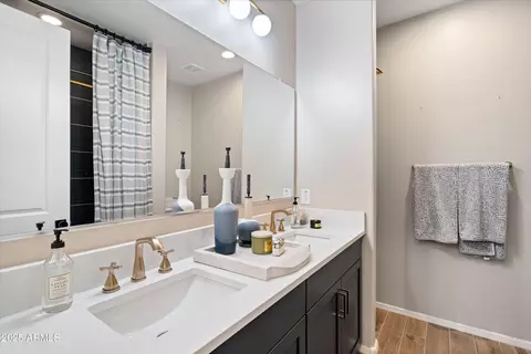 Bath - 618 E Piedmont Rd, Phoenix, AZ 85042 photo 3 of 4