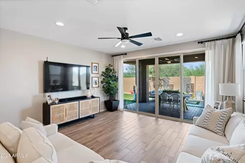 Living - 618 E Piedmont Rd, Phoenix, AZ 85042 photo 1 of 2