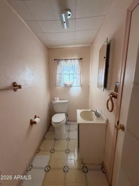 Bath - 221 E Patton St, Saint David, AZ 85630 photo 1 of 3