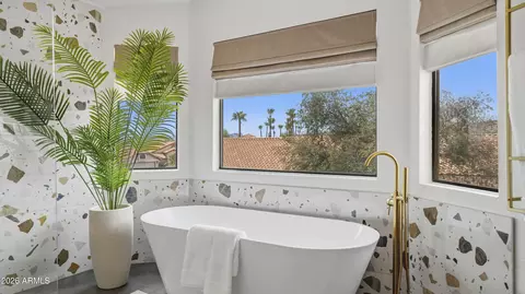 Bath - 2553 E Indigo Brush Rd, Phoenix, AZ 85048 photo 4 of 8