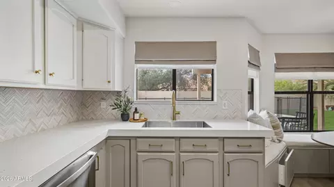 Kitchen - 2553 E Indigo Brush Rd, Phoenix, AZ 85048 photo 4 of 4