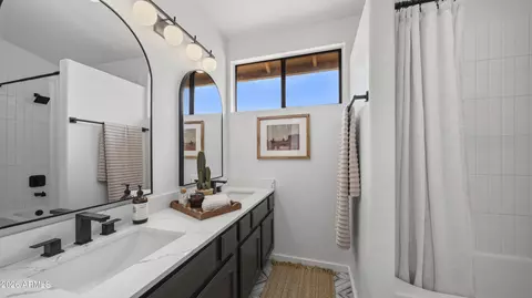Bath - 2553 E Indigo Brush Rd, Phoenix, AZ 85048 photo 7 of 8
