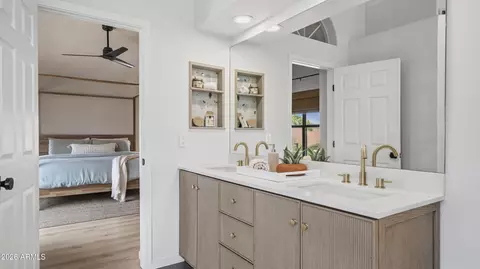 Bath - 2553 E Indigo Brush Rd, Phoenix, AZ 85048 photo 6 of 8