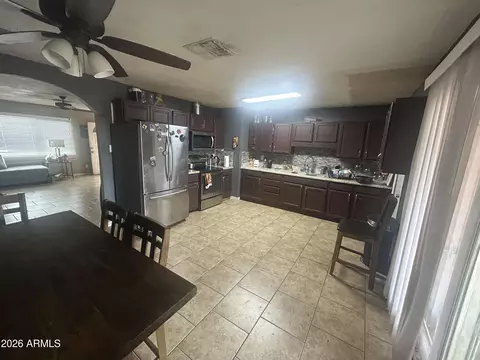 Kitchen - 4732 E Hidalgo Ave, Phoenix, AZ 85040 photo 1 of 2