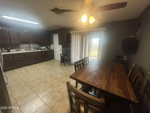 Kitchen - 4732 E Hidalgo Ave, Phoenix, AZ 85040 photo 2 of 2