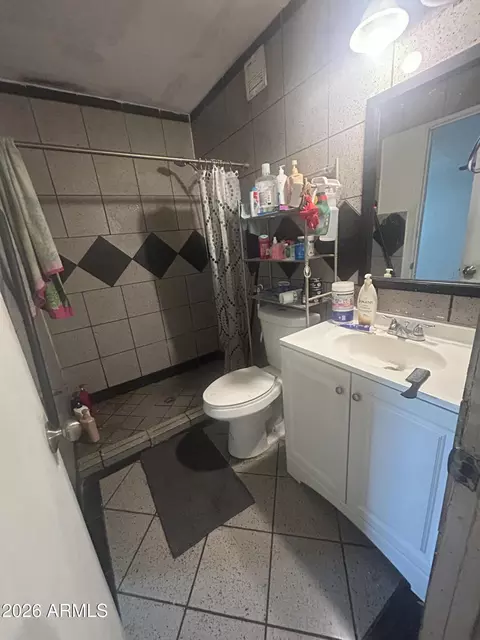 Bath - 4732 E Hidalgo Ave, Phoenix, AZ 85040 photo 1 of 1