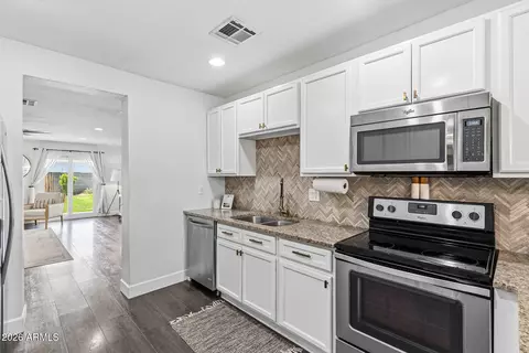Kitchen - 1701 W Fairmount Ave, Phoenix, AZ 85015 photo 2 of 5