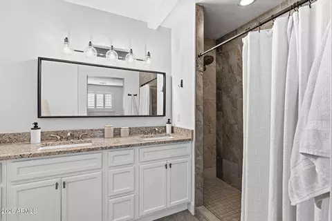 Bath - 1701 W Fairmount Ave, Phoenix, AZ 85015 photo 3 of 3