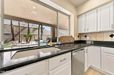 Kitchen - 2008 E Granite View Dr, Phoenix, AZ 85048 photo 4 of 4