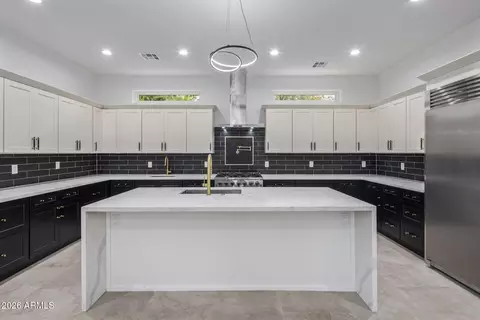 Kitchen - 707 E Ocotillo Rd, Phoenix, AZ 85014 photo 1 of 3