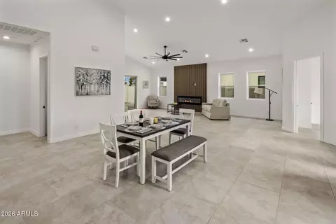 Dining - 707 E Ocotillo Rd, Phoenix, AZ 85014 photo 2 of 4
