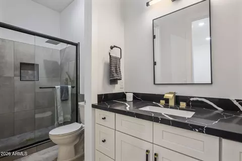 Bath - 707 E Ocotillo Rd, Phoenix, AZ 85014 photo 2 of 6