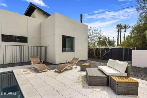 Exterior - 707 E Ocotillo Rd, Phoenix, AZ 85014 photo 6 of 8