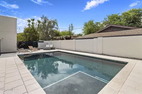Exterior - 707 E Ocotillo Rd, Phoenix, AZ 85014 photo 4 of 8