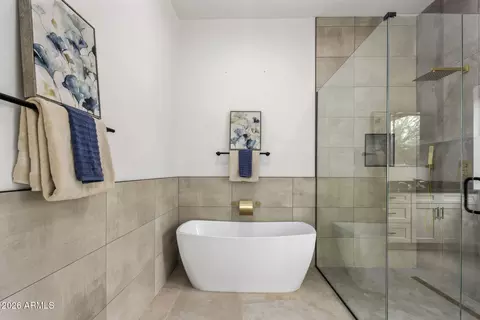 Bath - 707 E Ocotillo Rd, Phoenix, AZ 85014 photo 4 of 6