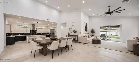 Dining - 707 E Ocotillo Rd, Phoenix, AZ 85014 photo 1 of 2