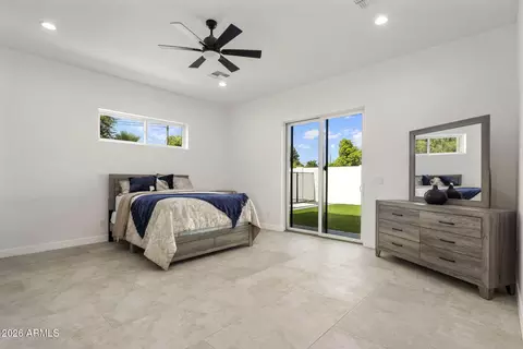 Bedroom - 707 E Ocotillo Rd, Phoenix, AZ 85014 photo 3 of 4
