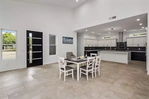 Dining - 707 E Ocotillo Rd, Phoenix, AZ 85014 photo 3 of 4