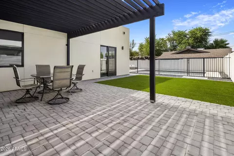 Exterior - 707 E Ocotillo Rd, Phoenix, AZ 85014 photo 2 of 8