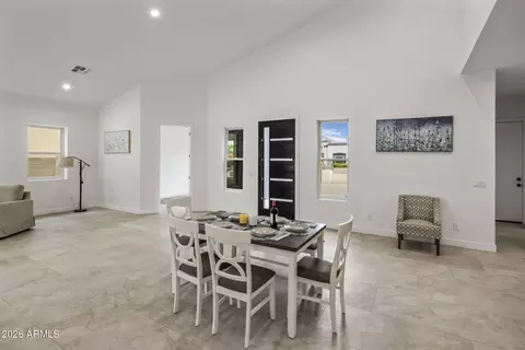 Dining - 707 E Ocotillo Rd, Phoenix, AZ 85014 photo 4 of 4
