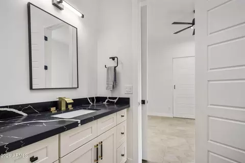Bath - 707 E Ocotillo Rd, Phoenix, AZ 85014 photo 1 of 6