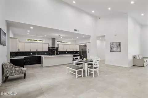 Entry Way - 707 E Ocotillo Rd, Phoenix, AZ 85014 photo 1 of 1