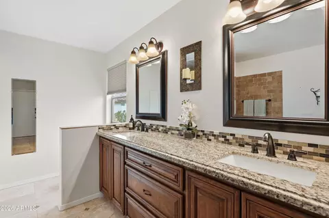 Bath - 1932 E Morrow Dr, Phoenix, AZ 85024 photo 1 of 4