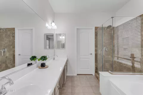 Bath - 1121 E Ranch Ct, Gilbert, AZ 85296 photo 2 of 6