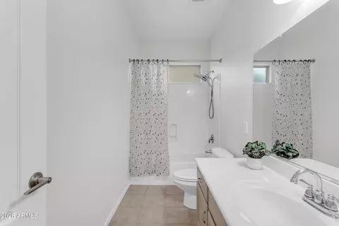Bath - 1121 E Ranch Ct, Gilbert, AZ 85296 photo 5 of 6