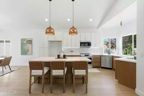 3713 E Taro Ln, Phoenix, AZ 85050