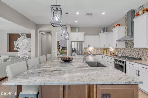 Kitchen - 11116 E Travertine Ave, Mesa, AZ 85212 photo 6 of 11
