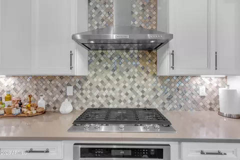 Kitchen - 11116 E Travertine Ave, Mesa, AZ 85212 photo 9 of 11