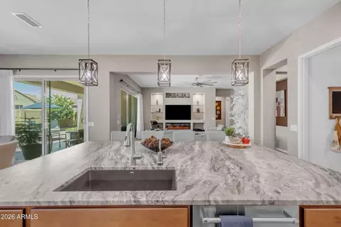 Kitchen - 11116 E Travertine Ave, Mesa, AZ 85212 photo 8 of 11