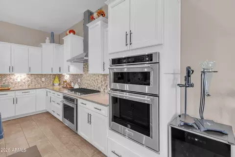 Kitchen - 11116 E Travertine Ave, Mesa, AZ 85212 photo 10 of 11