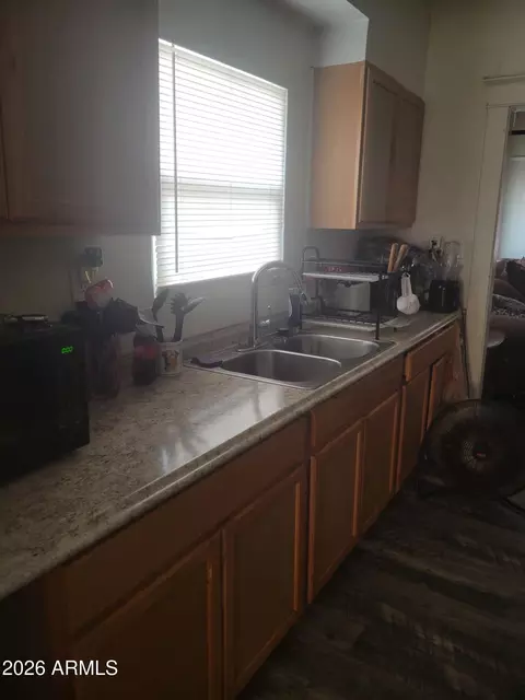 Kitchen - 324 N 18th Ave, Phoenix, AZ 85007 photo 1 of 2