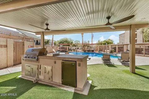Exterior - 920 E Devonshire Ave #2012, Phoenix, AZ 85014 photo 1 of 3
