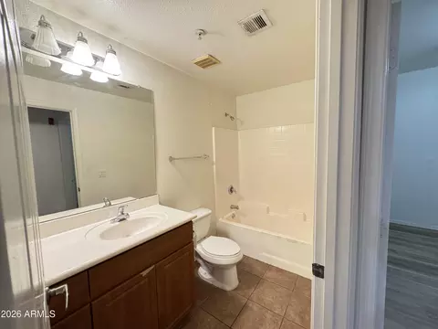 Bath - 920 E Devonshire Ave #2012, Phoenix, AZ 85014 photo 3 of 3