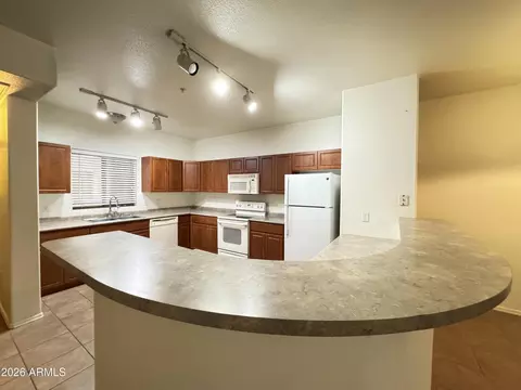 Kitchen - 920 E Devonshire Ave #2012, Phoenix, AZ 85014 photo 2 of 2