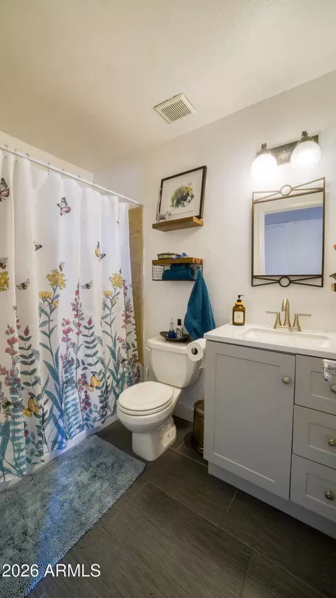 Bath - 253 E Beck Ln, Phoenix, AZ 85022 photo 2 of 2