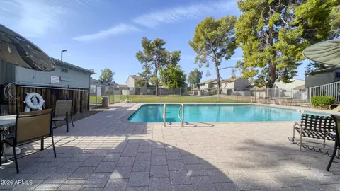 Exterior - 253 E Beck Ln, Phoenix, AZ 85022 photo 2 of 8