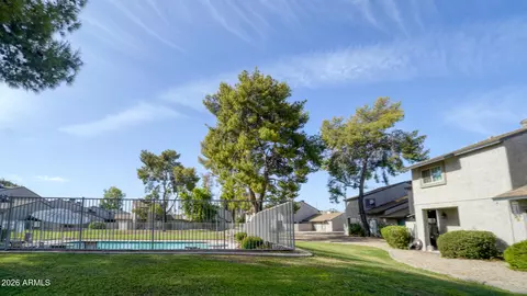 Exterior - 253 E Beck Ln, Phoenix, AZ 85022 photo 1 of 8