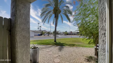 Exterior - 253 E Beck Ln, Phoenix, AZ 85022 photo 6 of 8