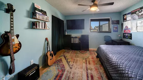 Bedroom - 253 E Beck Ln, Phoenix, AZ 85022 photo 4 of 5