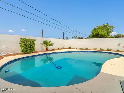 Exterior - 6036 N 8th St, Phoenix, AZ 85014 photo 3 of 6