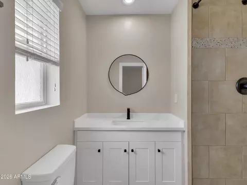 Bath - 6036 N 8th St, Phoenix, AZ 85014 photo 2 of 4